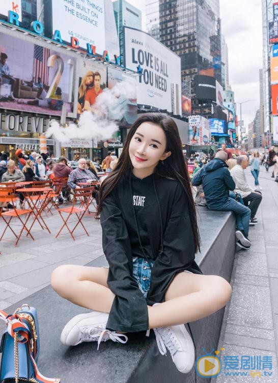 孙心娅异国街头 孙心娅高清写真_孙心娅高清剧照