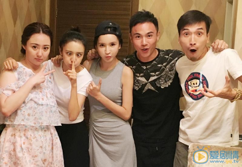 王希维与人合照 王希维高清写真_王希维高清剧照
