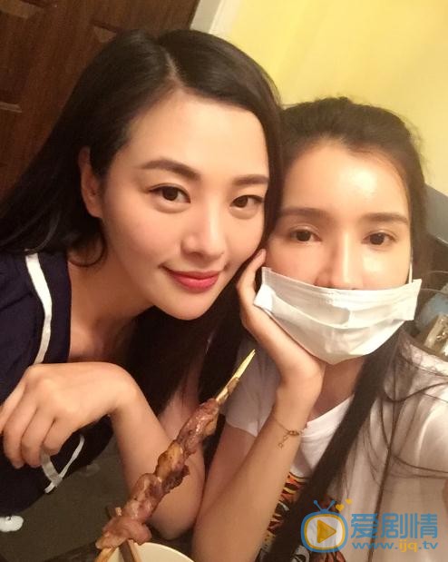 王希维与人合照 王希维高清写真_王希维高清剧照