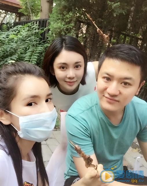 王希维与人合照 王希维高清写真_王希维高清剧照
