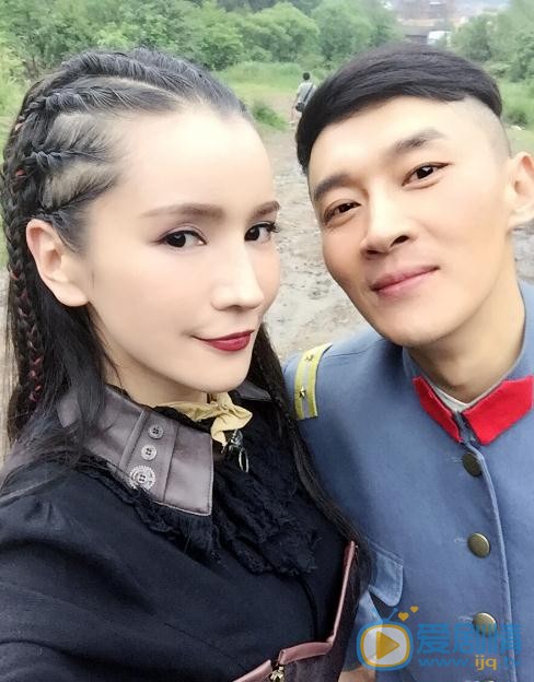 王希维与人合照 王希维高清写真_王希维高清剧照