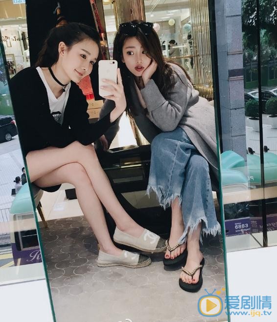王茗与人合照 王茗高清写真_王茗高清剧照
