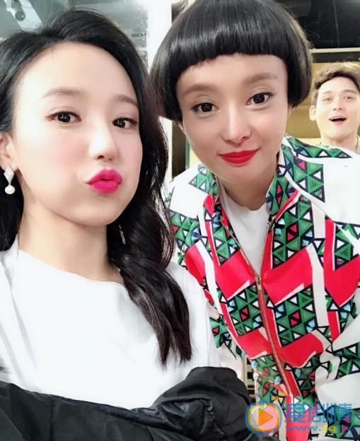 王曼妮与人合照 王曼妮高清写真_王曼妮高清剧照