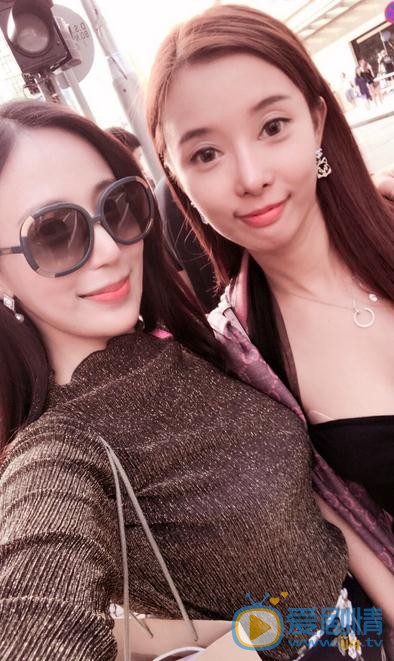 王曼妮与人合照 王曼妮高清写真_王曼妮高清剧照
