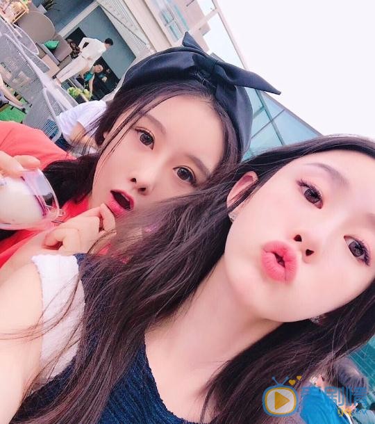 王曼妮与人合照 王曼妮高清写真_王曼妮高清剧照