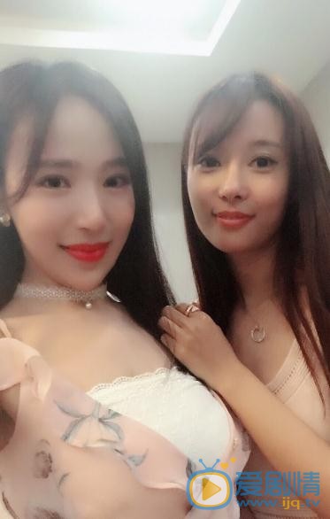 王曼妮与人合照 王曼妮高清写真_王曼妮高清剧照