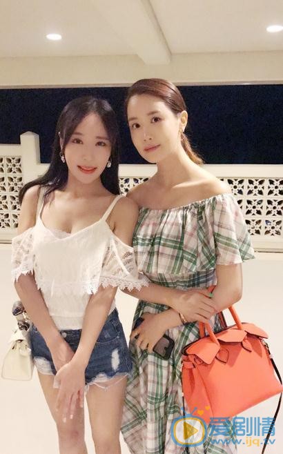 王曼妮与人合照 王曼妮高清写真_王曼妮高清剧照