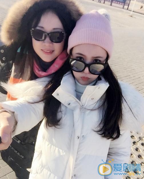 王曼妮与人合照 王曼妮高清写真_王曼妮高清剧照