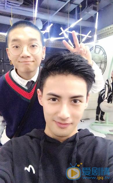 潘子剑与人合照 潘子剑高清写真_潘子剑高清剧照
