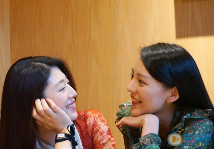 姜冰洁与人合照 姜冰洁高清写真_姜冰洁高清剧照