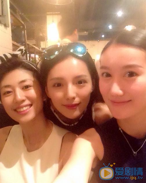 姜冰洁与人合照 姜冰洁高清写真_姜冰洁高清剧照