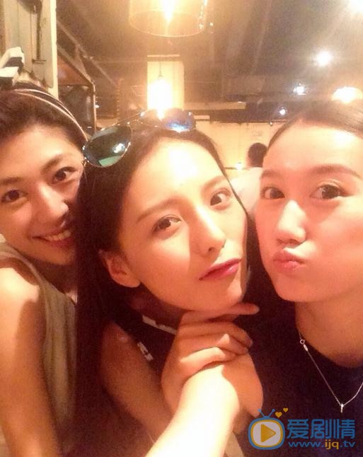 姜冰洁与人合照 姜冰洁高清写真_姜冰洁高清剧照