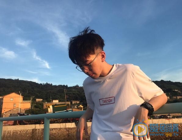 费启鸣生活照 费启鸣高清写真_费启鸣高清剧照