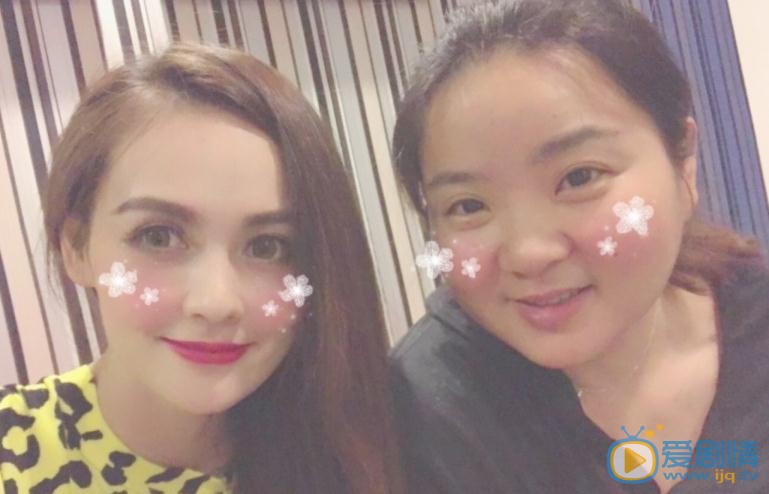 王奕心与人合照 王奕心高清写真_王奕心高清剧照