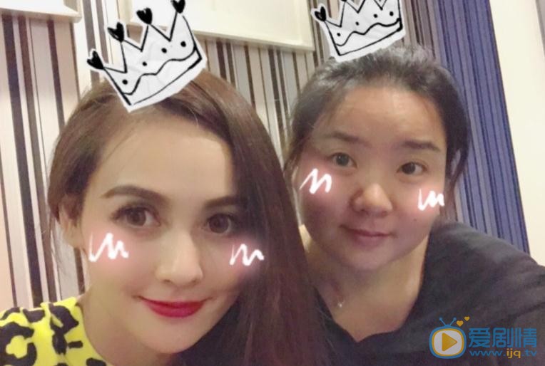 王奕心与人合照 王奕心高清写真_王奕心高清剧照