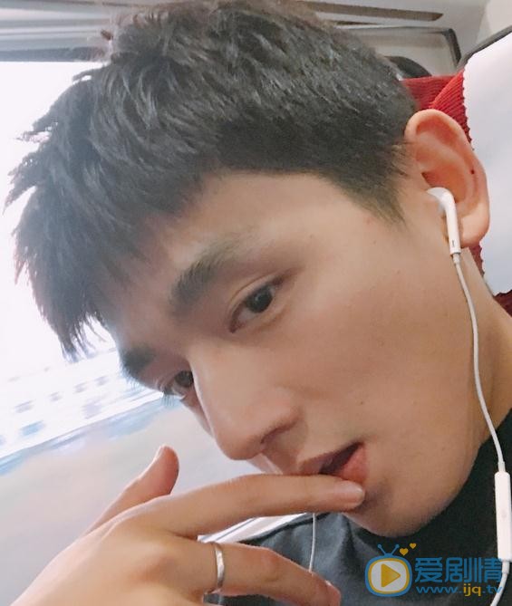 李砚生活照 李砚高清写真_李砚高清剧照