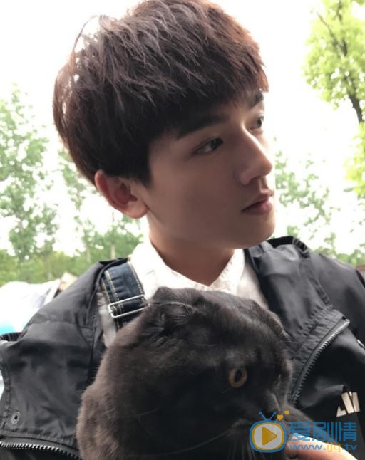 李砚生活照 李砚高清写真_李砚高清剧照
