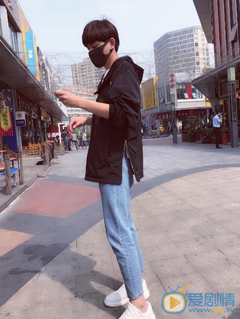 李砚生活照 李砚高清写真_李砚高清剧照