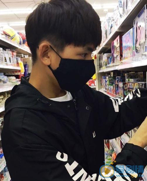 李砚生活照 李砚高清写真_李砚高清剧照