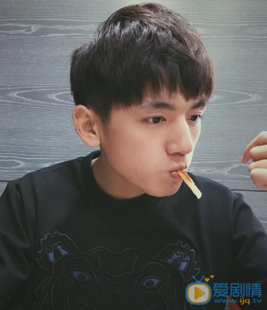 李砚生活照 李砚高清写真_李砚高清剧照