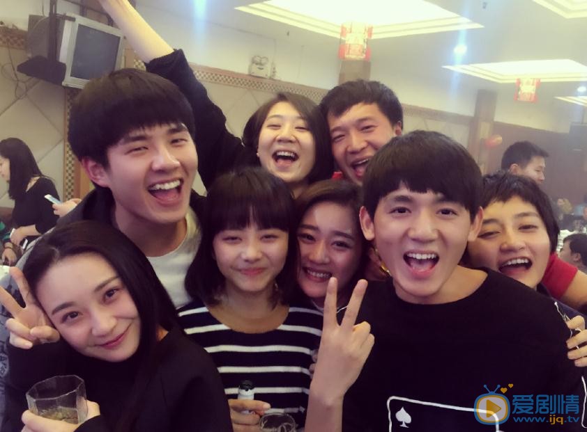 李砚与人合照 李砚高清写真_李砚高清剧照