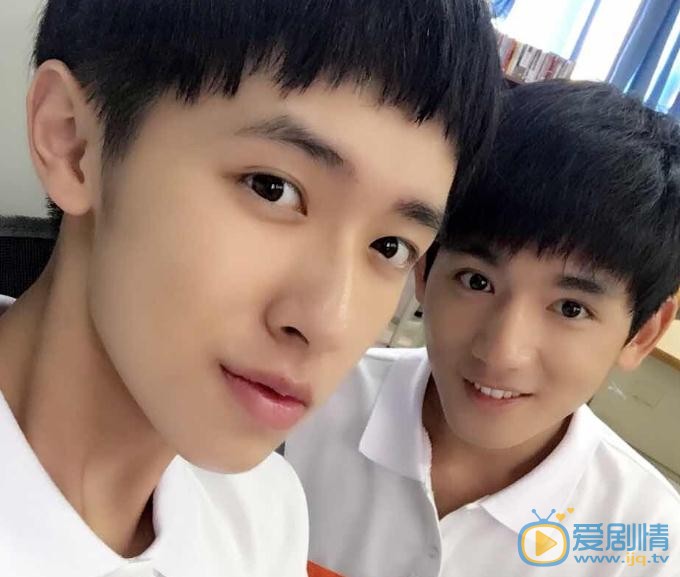 李砚与人合照 李砚高清写真_李砚高清剧照