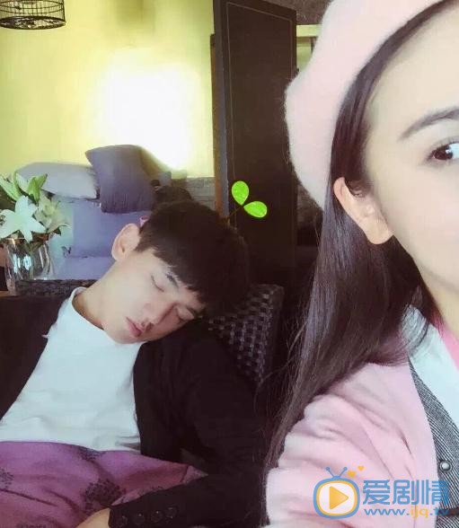 李砚与人合照 李砚高清写真_李砚高清剧照