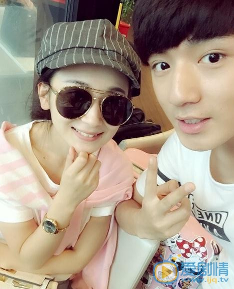 李砚与人合照 李砚高清写真_李砚高清剧照