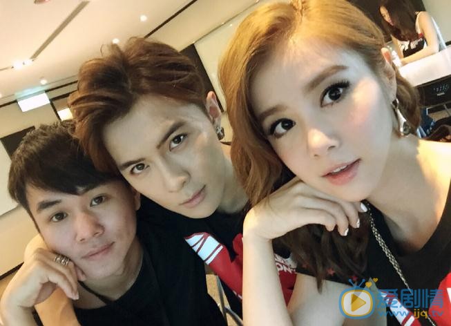 李佳颖与人合照 李佳颖高清写真_李佳颖高清剧照