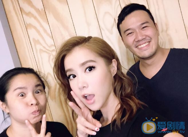 李佳颖与人合照 李佳颖高清写真_李佳颖高清剧照