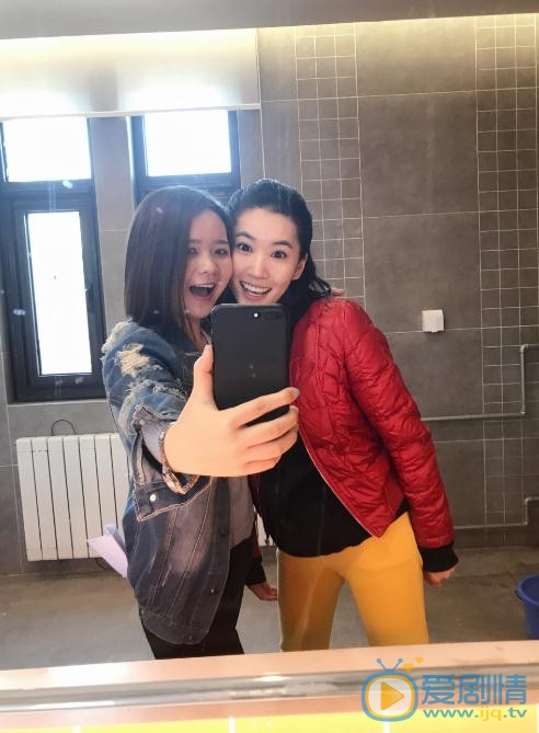 闫鹿杨与人合照 闫鹿杨高清写真_闫鹿杨高清剧照