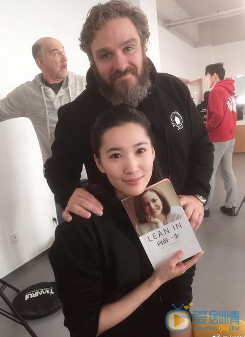 闫鹿杨与人合照 闫鹿杨高清写真_闫鹿杨高清剧照