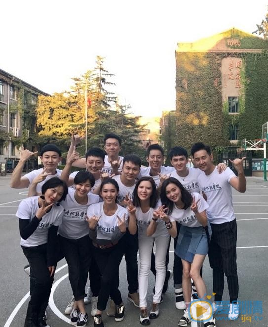 闫鹿杨与人合照 闫鹿杨高清写真_闫鹿杨高清剧照