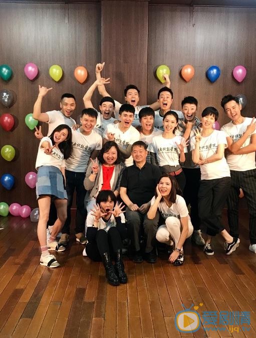 闫鹿杨与人合照 闫鹿杨高清写真_闫鹿杨高清剧照