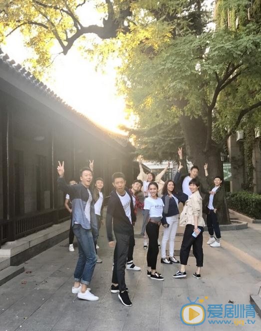 闫鹿杨与人合照 闫鹿杨高清写真_闫鹿杨高清剧照