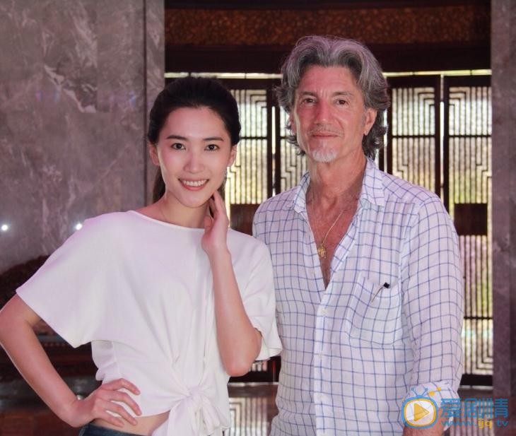 闫鹿杨与人合照 闫鹿杨高清写真_闫鹿杨高清剧照