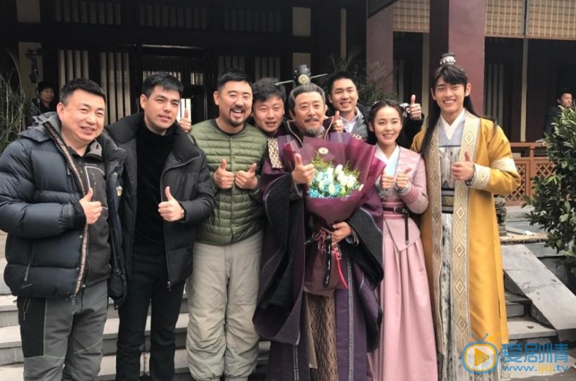 王天辰与人合照 王天辰高清写真_王天辰高清剧照
