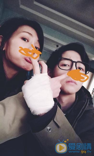 杨小兰与人合照 杨小兰高清写真_杨小兰高清剧照