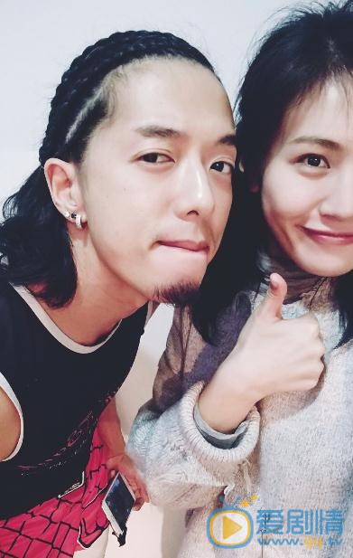 杨小兰与人合照 杨小兰高清写真_杨小兰高清剧照
