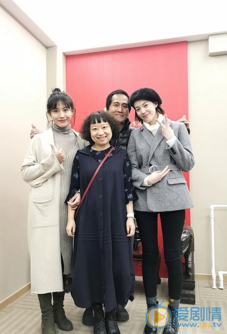 杨小兰与人合照 杨小兰高清写真_杨小兰高清剧照