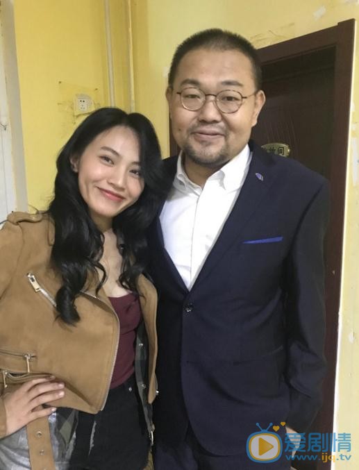 杨小兰与人合照 杨小兰高清写真_杨小兰高清剧照