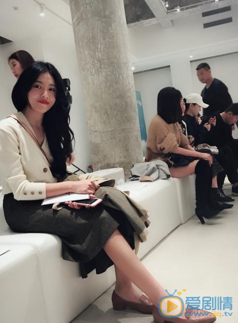 杨小兰与人合照 杨小兰高清写真_杨小兰高清剧照