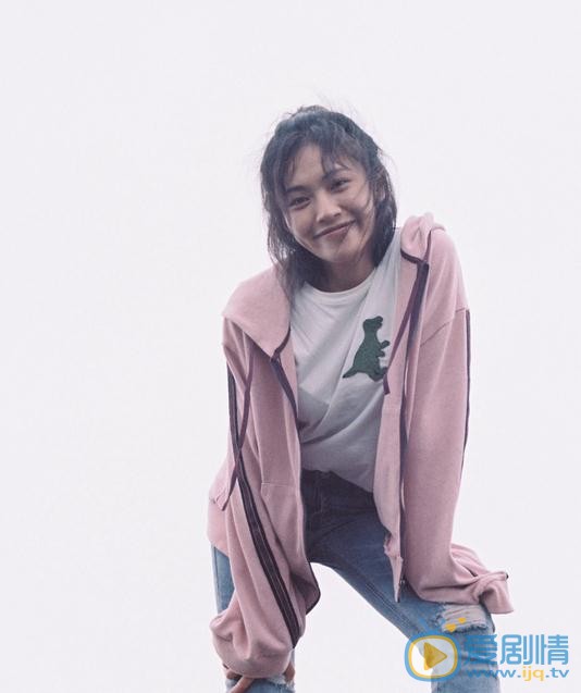 杨小兰街拍写真 杨小兰高清写真_杨小兰高清剧照