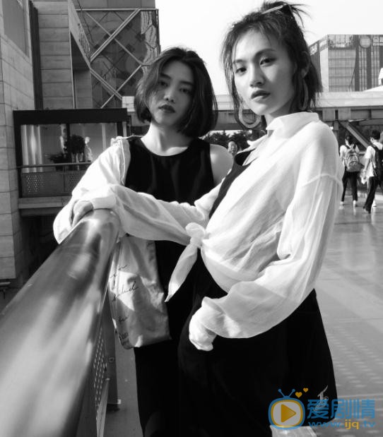 杨小兰与人合照 杨小兰高清写真_杨小兰高清剧照