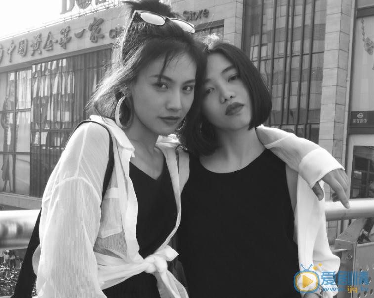 杨小兰与人合照 杨小兰高清写真_杨小兰高清剧照