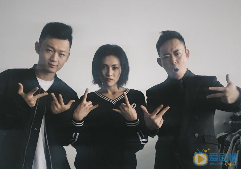 杨小兰与人合照 杨小兰高清写真_杨小兰高清剧照