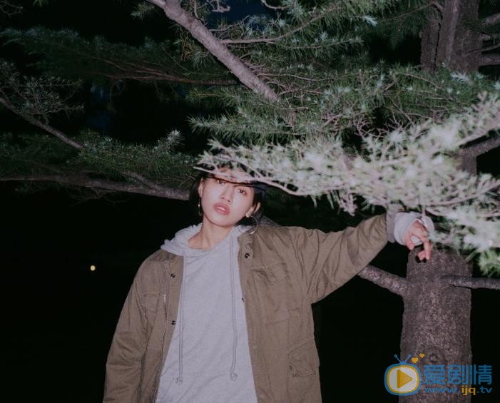 杨小兰夜色写真 杨小兰高清写真_杨小兰高清剧照