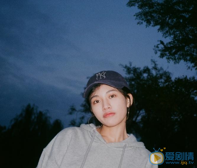 杨小兰夜色写真 杨小兰高清写真_杨小兰高清剧照