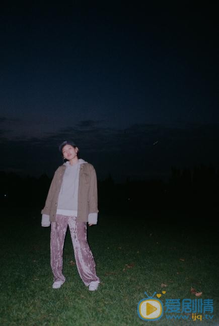 杨小兰夜色写真 杨小兰高清写真_杨小兰高清剧照