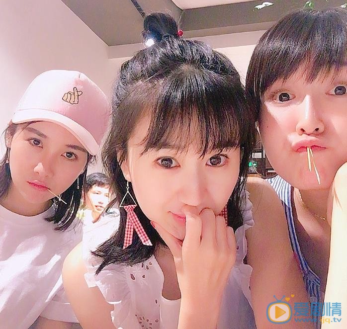 鲁佳妮朋友合照 鲁佳妮高清写真_鲁佳妮高清剧照